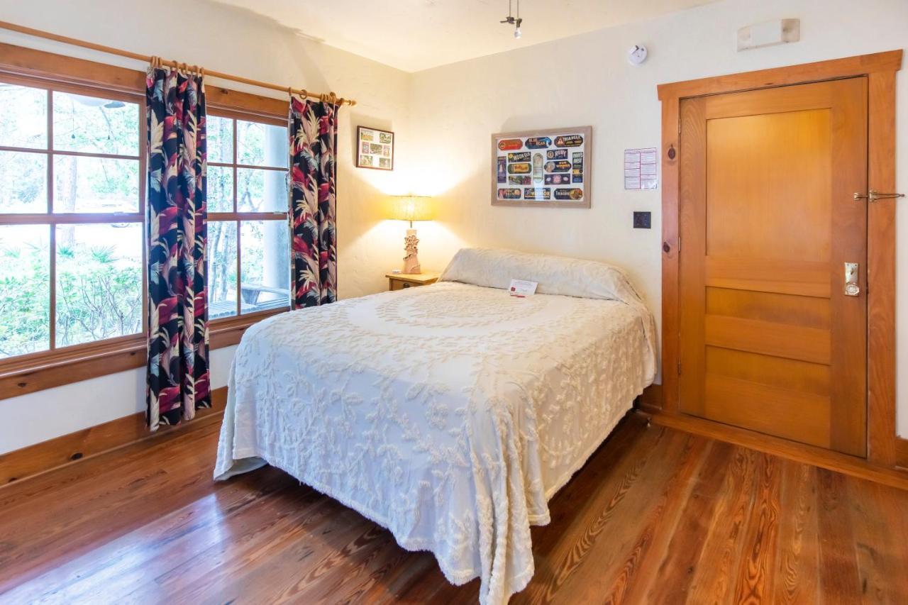 Hibiscus Coffee & Guesthouse Grayton Beach Eksteriør bilde